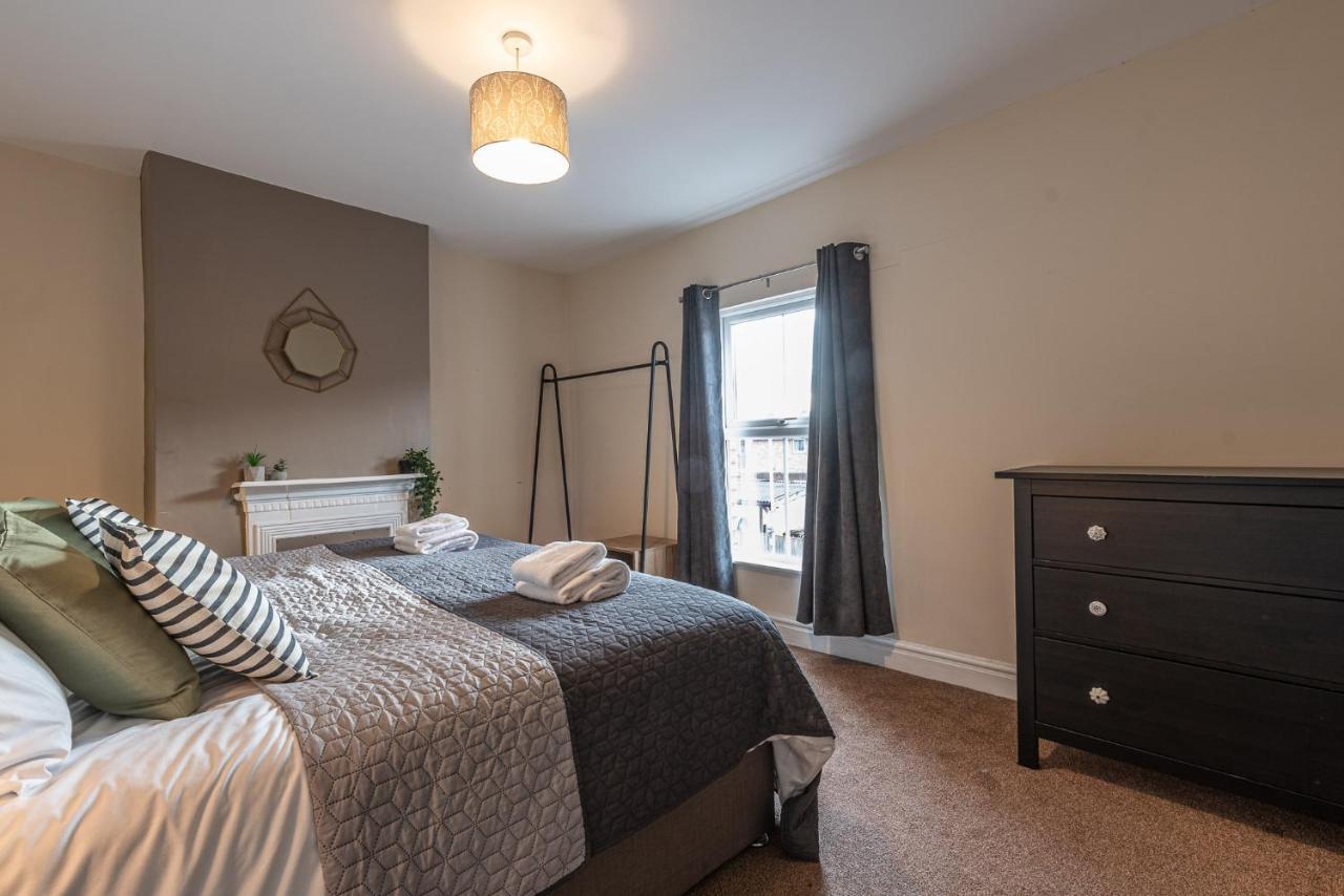 3 Bedroom Home Sleeps 5 Close To Chester City Centre Welcomes Couples, Small Groups, Families And Contractors Exterior foto