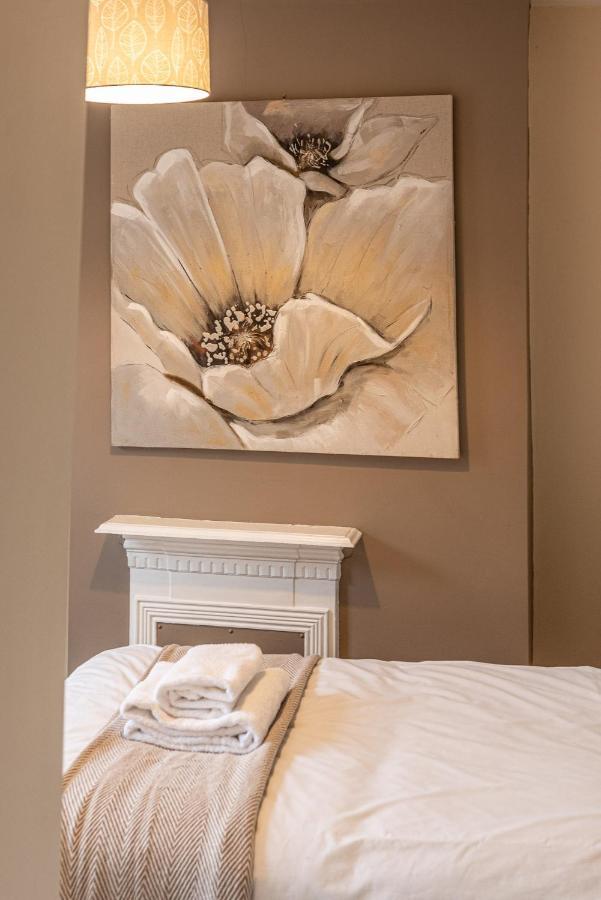 3 Bedroom Home Sleeps 5 Close To Chester City Centre Welcomes Couples, Small Groups, Families And Contractors Exterior foto